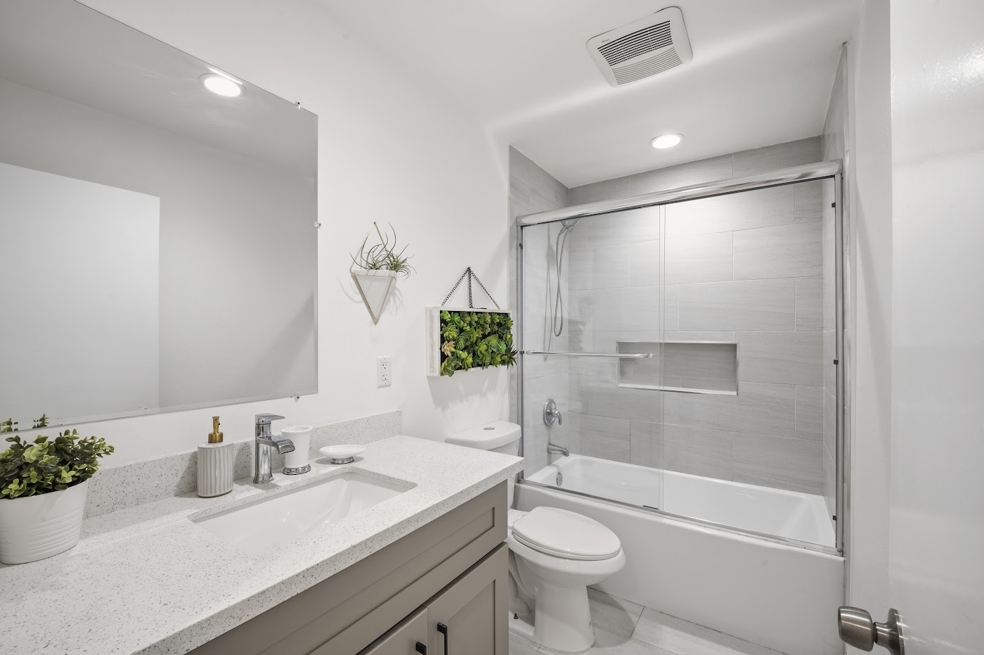 308 S Laurel