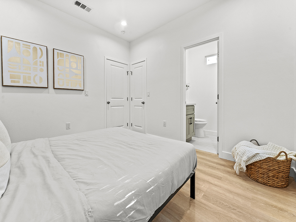 308 S Laurel
