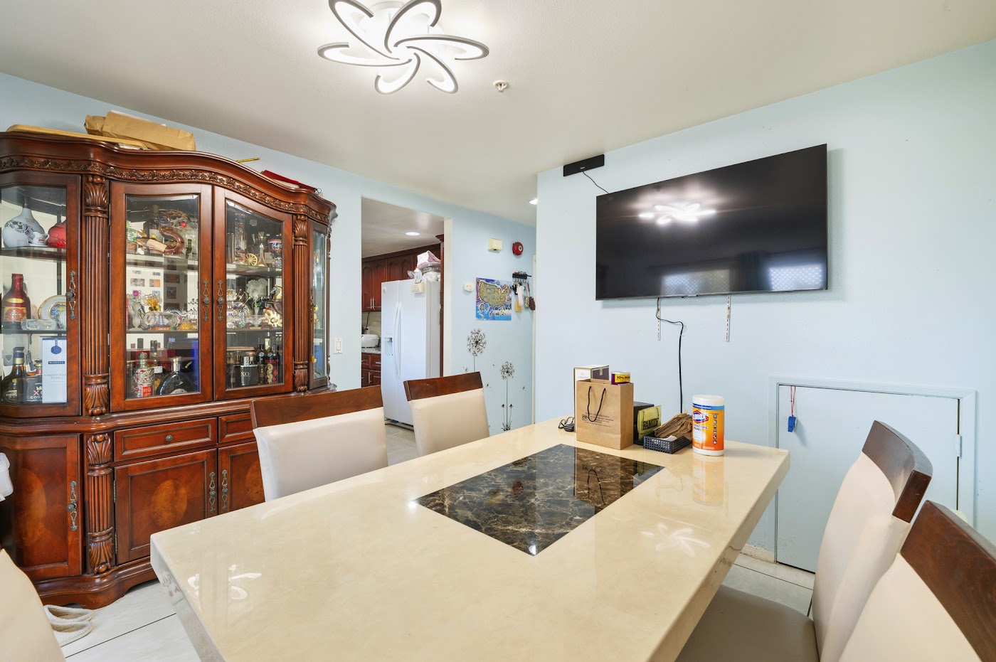 9759 - Whitmore St